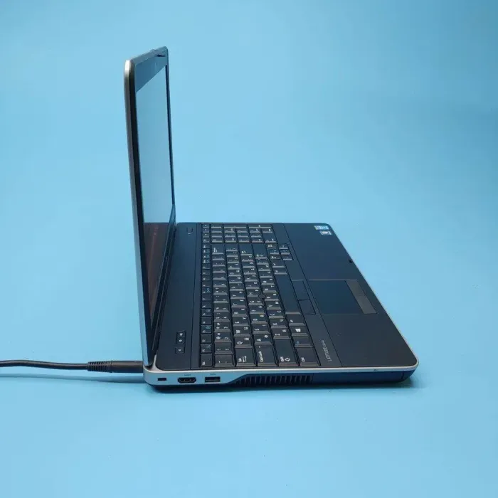 Ігровий ноутбук Dell Latitude E6540 / 15.6" (1920x1080) TN / Intel Core i7-4800MQ (4 (8) ядра по 2.7 - 3.7 GHz) / 8 GB DDR3 / 512 GB SSD / AMD Radeon HD 8790M, 2 GB GDDR5, 128-bit / WebCam / DVD-ROM / Win 10 Pro б/в - зображення 4