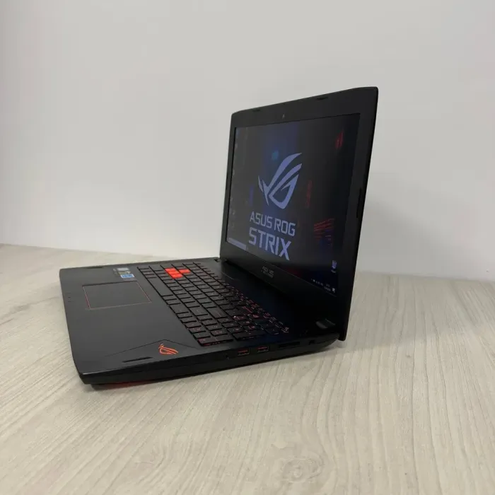 Ігровий ноутбук Б-класу Asus ROG Strix GL502VSK / 15.6" (1920x1080) IPS / Intel Core i7-7700HQ (4 (8) ядра по 2.8 - 3.8 GHz) / 16 GB DDR4 / 256 GB SSD NVMe / nVidia GeForce GTX 1070, 8 GB GDDR5, 256-bit / WebCam б/в - зображення 5