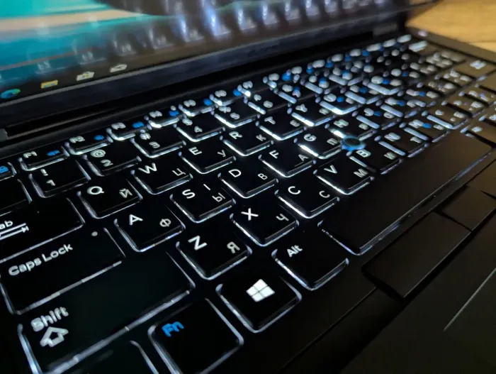 Ультрабук Dell Latitude 5480 / 14" (1920x1080) IPS / Intel Core i7-7820HQ (4 (8) ядра по 2.9 - 3.9 GHz) / 16 GB DDR4 / 480 GB SSD / nVidia GeForce 930MX, 2 GB DDR3, 64-bit / WebCam / HDMI / Windows 10 б/в - зображення 6