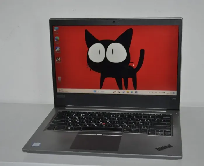 Ноутбук Lenovo ThinkPad E480 / 14" (1920x1080) IPS / Intel Core i5-7200U (2 (4) ядра по 2.5 - 3.1 GHz) / 16 GB DDR4 / 480 GB SSD / Intel UHD Graphics 620 / WebCam / Windows 11 Pro б/в - зображення 2
