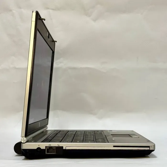 Нетбук Б-клас HP EliteBook 2560p / 12.5" (1366x768) TN / Intel Core i3-2310M (2 (4) ядра по 2.1 GHz) / 8 GB DDR3 / 500 GB HDD / Intel HD Graphics 3000 / WebCam / Windows 10 Pro б/в - зображення 4