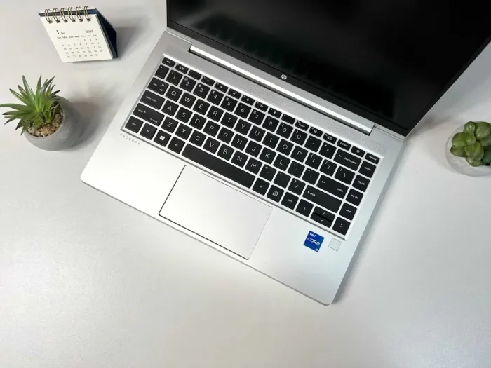 Ультрабук HP ProBook 440 G8 / 14" (1920x1080) IPS / Intel Core i5-1135G7 (4 (8) ядра по 4.2 GHz) / 8 GB DDR4 / 256 GB SSD / Intel Iris Xe Graphics / WebCam б/в - зображення 4