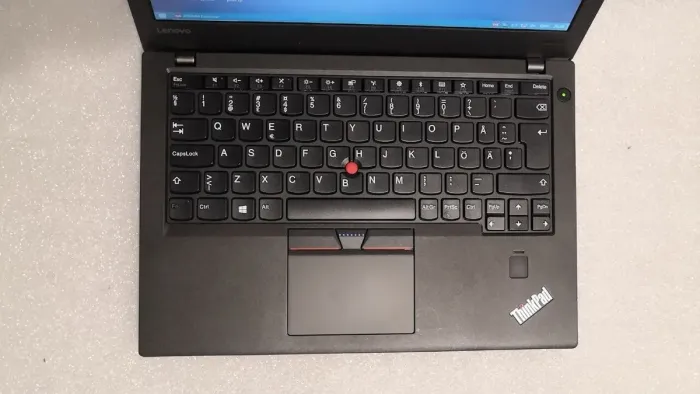 Нетбук Lenovo ThinkPad / 12.5" TN / Core i3-6006U (2(4) ядра по 2 GHz) / 8GB DDR4 / 128GB SSD / HD Graphics 520 / WebCam б/в - зображення 3
