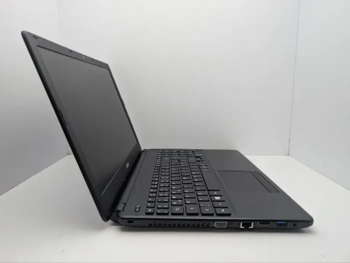 Ноутбук Acer Aspire E1-530 / 15.6" (1366x768) TN / Intel Pentium 2117U (2 ядра по 1.8 GHz) / 8 GB DDR3 / 320 GB HDD / Intel HD Graphics / WebCam / DVD-ROM б/в - зображення 4