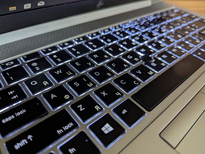 Ультрабук HP EliteBook 840 G5 / 14" (1920x1080) IPS / Intel Core i5-7200U (2 (4) ядра по 2.5 - 3.1 GHz) / 8 GB DDR4 / 256 GB SSD / Intel UHD Graphics 620 / WebCam / TouchID / Windows 10 б/в - зображення 6