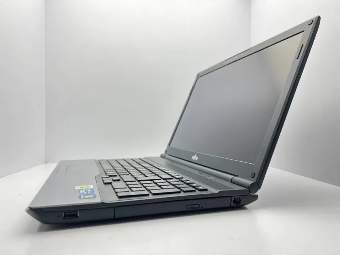 Ноутбук Б-клас Fujitsu Lifebook A532 / 15.6'' (1366x768) TN / Intel Core i5-3210M (2 (4) ядра по 2.5 - 3.1 GHz) / 4 GB DDR3 / 500 GB HDD / Intel HD Graphics 4000 / WebCam б/в - зображення 4