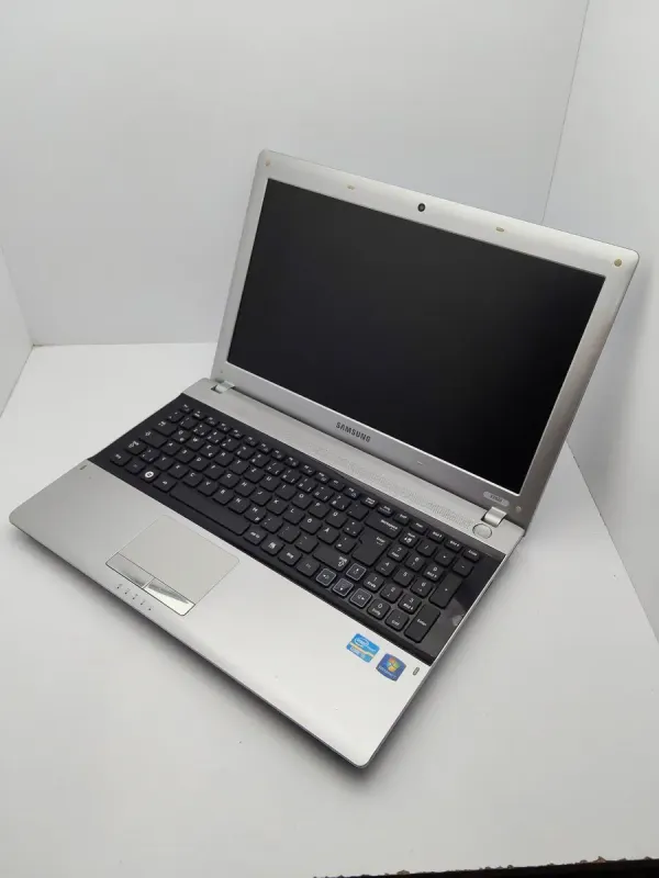 Ноутбук Samsung RV520 / 15.6" (1366x768) TN / Intel Core i5-2410M (2 (4) ядра по 2.3 - 2.9 GHz) / 6 GB DDR3 / 320 GB HDD / Intel HD Graphics 3000 / WebCam б/в - зображення 5