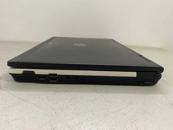 Ноутбук Fujitsu Celsius H700 / 15.6" (1920x1080) TN / Intel Core i7-620M (2 (4) ядра по 2.66 - 3.33 GHz) / 8 GB DDR3 / 128 GB SSD / nVidia Quadro FX 880M, 1 GB GDDR3, 128-bit / DVD-ROM б/в - зображення 4