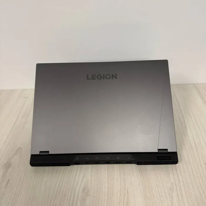 Ігровий ноутбук Б-класу Lenovo Legion 5 Pro 16ARH7H / 16" (2560x1600) IPS / AMD Ryzen 7 6800H (8 (16) ядер по 3,2 - 4,7 ГГц) / 16 ГБ DDR5 / 1000 ГБ SSD NVMe / nVidia GeForce RTX 3070 Ti, 8 ГБ GDDR6, 256-bit / WebCam б/в - зображення 3