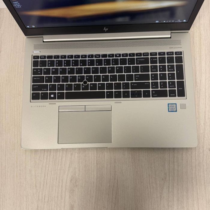 Ультрабук Б-клас HP EliteBook 850 G5 / 15.6" (1920x1080) IPS / Intel Core i7-8550U (4 (8) ядра по 1.8 - 4.0 GHz) / 8 GB DDR4 / 256 GB SSD / Intel UHD Graphics 620 / WebCam б/в - изображение 3