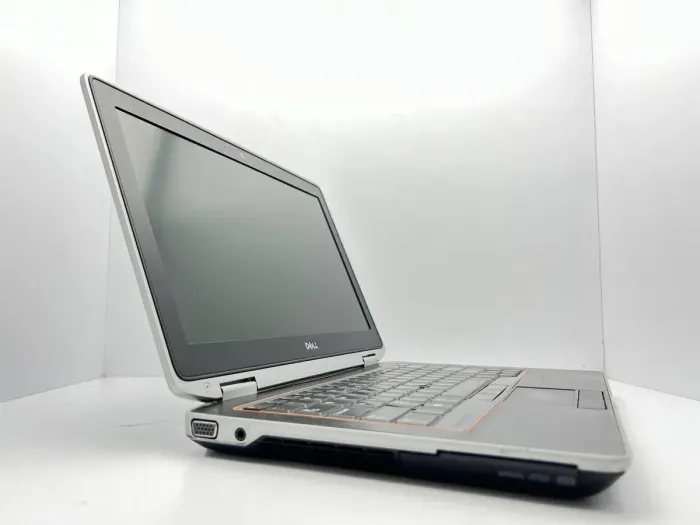 Ноутбук Б-клас Dell Latitude E6320 / 14" (1366x768) TN / Intel Core i5-2520M (2 (4) ядра по 2.5 - 3.2 GHz) / 4 GB DDR3 / 500 GB HDD / Intel HD Graphics 3000 / WebCam / VGA б/в - зображення 3