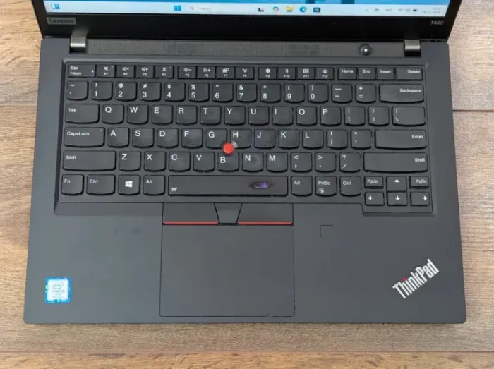 Ультрабук Lenovo ThinkPad T490 / 14" (1920x1080) IPS / Intel Core i5-8365U (4 (8) ядра по 1.6 - 4.1 GHz) / 16 GB DDR4 / 256 GB SSD / Intel UHD Graphics 630 / WebCam / Win 10 Pro б/в - зображення 3