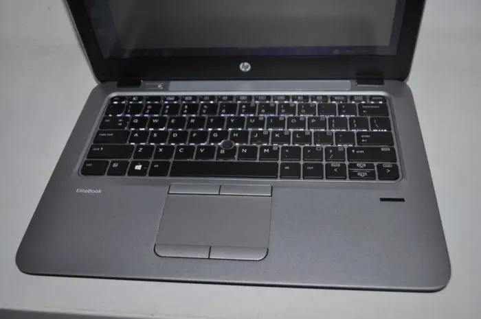 Нетбук Б-клас HP EliteBook 725 G4 / 12.5" (1366x768) TN / AMD Pro A10-8730B (4 ядра по 2.4 - 3.3 GHz) / 8 GB DDR4 / 256 GB SSD / AMD Radeon R5 Graphics / WebCam / Windows 10 Pro б/в - зображення 7
