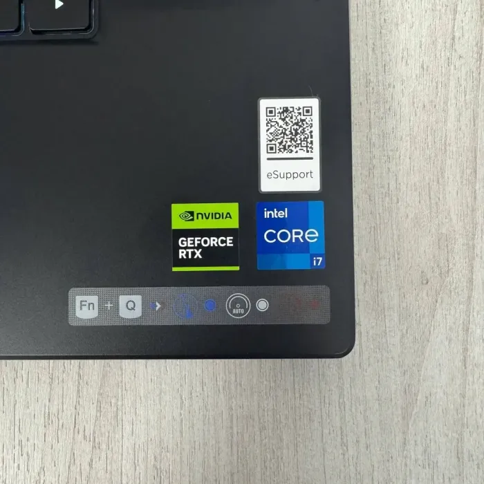 Ігровий ноутбук Lenovo Legion 5i 15IRX10 / 15,6" (2560×1440) IPS / Intel Core i7-14700HX (20 (28) ядер по 2,1 - 5,4 ГГц) / 16 ГБ DDR5 / 1000 ГБ SSD M.2 / nVidia GeForce RTX 5060, 8 ГБ GDDR7, 128-біт / Веб-камера б/в - зображення 4