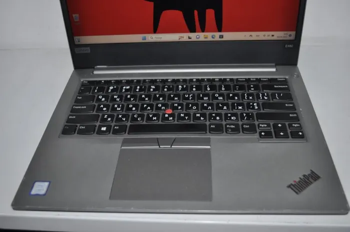 Ноутбук Lenovo ThinkPad E480 / 14" (1920x1080) IPS / Intel Core i5-7200U (2 (4) ядра по 2.5 - 3.1 GHz) / 16 GB DDR4 / 480 GB SSD / Intel UHD Graphics 620 / WebCam / Windows 11 Pro б/в - зображення 4