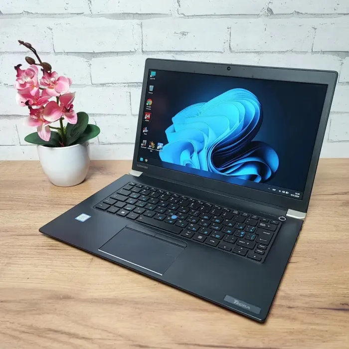 Ультрабук Toshiba Tecra X40-E / 14" (1920x1080) TN / Intel Core i5-8250U (4 (8) ядра по 1.6 - 3.4 GHz) / 16 GB DDR4 / 256 GB SSD / Intel UHD Graphics 620 / WebCam б/в - зображення 6