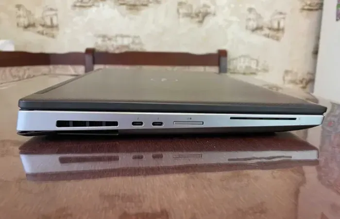 Робоча станція Dell Precision 7540 / 15.6" (1920x1080) IPS / Intel Core i7-9750H (6 (12) ядер по 2.6 - 4.5 GHz) / 32 GB DDR4 / 512 GB SSD / nVidia Quadro T2000, 4 GB GDDR5, 128-bit / WebCam б/в - зображення 6