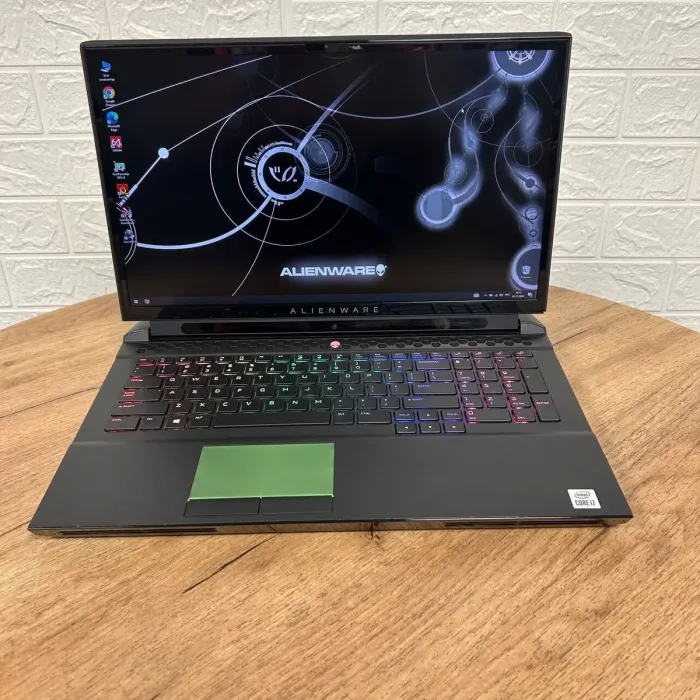 Ігровий ноутбук Dell Alienware Area 51M R2 / 17.3" (1920x1080) IPS / Intel Core i7-10700 (8 (16) ядер по 2.9 - 4.8 GHz) / 16 GB DDR4 / 512 GB SSD / AMD Radeon RX 5700M, 8 GB GDDR6, 256-bit / WebCam б/в - зображення 2
