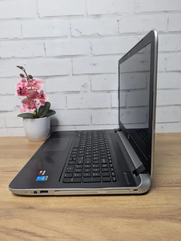 Ноутбук Б-клас HP Pavilion 15 / 15.6" (1366x768) TN / AMD A8-6410 (4 ядра по 2.0 - 2.4 GHz) / 8 GB DDR3 / 360 GB SSD / AMD Radeon R5 Graphics / WebCam / DVD-ROM б/в - зображення 6