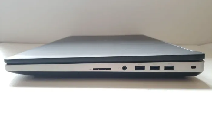 Мобільна робоча станція Dell Precision 7720 / 17.3" (1920x1080) IPS / Intel Core i7-6820HQ (4 (8) ядра по 2.7 - 3.6 GHz) / 16 GB DDR4 / 256 GB SSD M.2 + 500 GB HDD / AMD Radeon Pro WX 4130, 2 GB GDDR5, 128-bit / WebCam / Win 10 Pro б/в - зображення 5