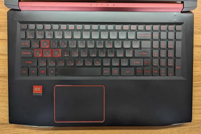 Ігровий ноутбук Acer Nitro 5 AN515-42 / 15.6" (1920x1080) IPS / AMD Ryzen 5-2500U (4 (8) ядра по 2.0 - 3.6 GHz) / 16 GB DDR4 / 500 GB SSD / AMD Radeon RX 560X, 4 GB GDDR5, 128-bit / WebCam / Windows 10 б/в - зображення 3