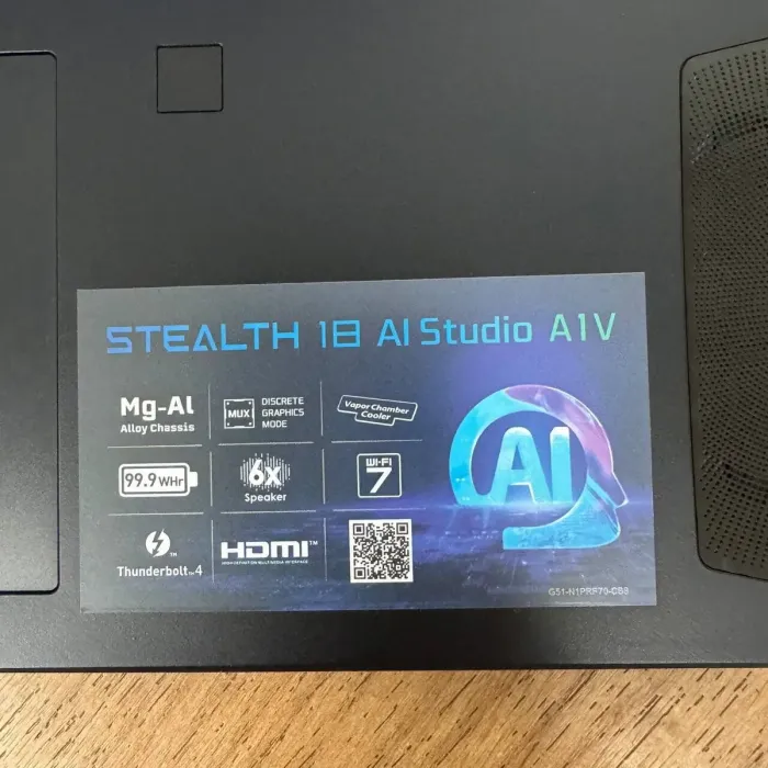 Ігровий ноутбук MSI Stealth 18 AI Studio A1VHG / 18" (3840x2400) IPS / Intel Core Ultra 9 185H (16 (22) ядер по 1.8 - 5.1 GHz) / 32 GB DDR5 / 1000 GB SSD / nVidia GeForce RTX 4080, 12 GB GDDR6, 192-bit / WebCam б/в - зображення 9