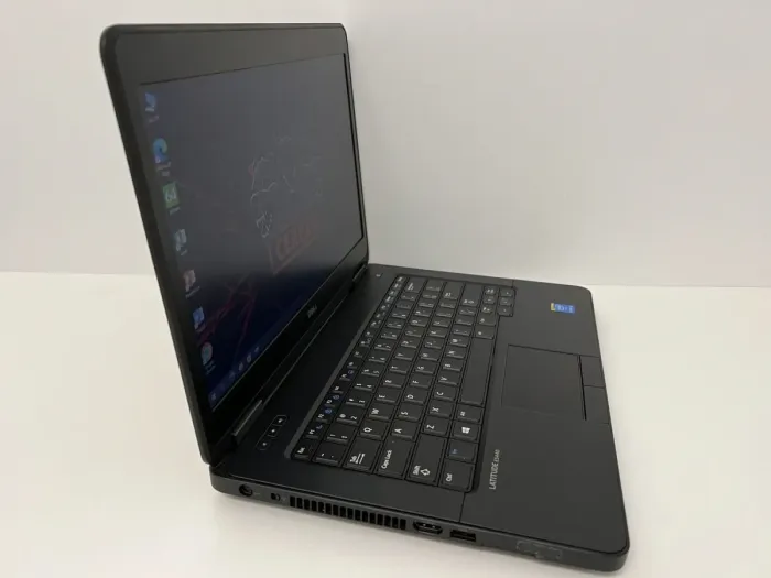 Ноутбук Dell Latitude E5440 / 14" (1366x768) TN / Intel Core i3-4030U (2 (4) ядра по 1.9 GHz) / 8 GB DDR3 / 128 GB SSD / Intel HD Graphics 4400 / WebCam б/в - зображення 2