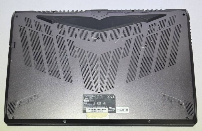 Ігровий ноутбук Б-класу Clevo Lambda P960RF / 15,6" (1920x1080) IPS / Intel Core i7-9750H (6 (12) ядер по 2,6 - 4,5 ГГц) / 32 ГБ DDR4 / 512 ГБ SSD / nVidia GeForce RTX 2070 Max-Q, 8 ГБ GDDR6, 256-біт / Без веб-камери б/в - зображення 5