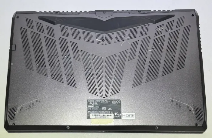 Ігровий ноутбук Б-класу Clevo Lambda P960RF / 15,6" (1920x1080) IPS / Intel Core i7-9750H (6 (12) ядер по 2,6 - 4,5 ГГц) / 32 ГБ DDR4 / 512 ГБ SSD / nVidia GeForce RTX 2070 Max-Q, 8 ГБ GDDR6, 256-біт / Без веб-камери б/в - зображення 5