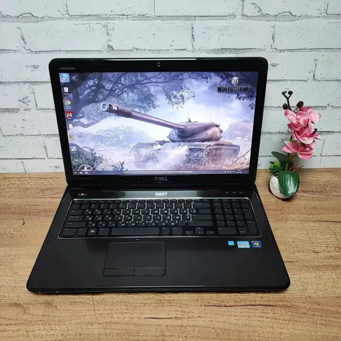 Ноутбук Dell Inspiron N7110 / 17.3" (1600x900) TN / Intel Core i3-2310M (2 (4) ядра по 2.1 GHz) / 8 GB DDR3 / 128 GB SSD / nVidia GeForce GT 525M, 1 GB GDDR3, 128-bit / WebCam / DVD-ROM б/в - зображення 2