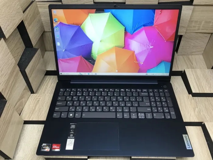 Ультрабук Б-клас Lenovo IdeaPad 3 15ABA7 / 15.6" (1920x1080) IPS / AMD Ryzen 7 5825U (8 (16) ядра по 2.0 - 4.5 GHz) / 8 GB DDR4 / 256 GB SSD / AMD Radeon Graphics / WebCam б/в - зображення 2
