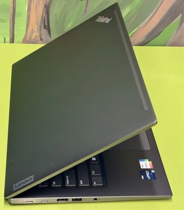 Ультрабук Lenovo Thinkpad T14s Gen3 / 14" (1920x1080) IPS Touch / Intel Core i7-1265U (10 (12) ядер по 3.6 - 4.8 GHz) / 16 GB DDR5 / 512 GB SSD / Intel Iris Xe Graphics eligible / WebCam / TouchID б/в - зображення 8