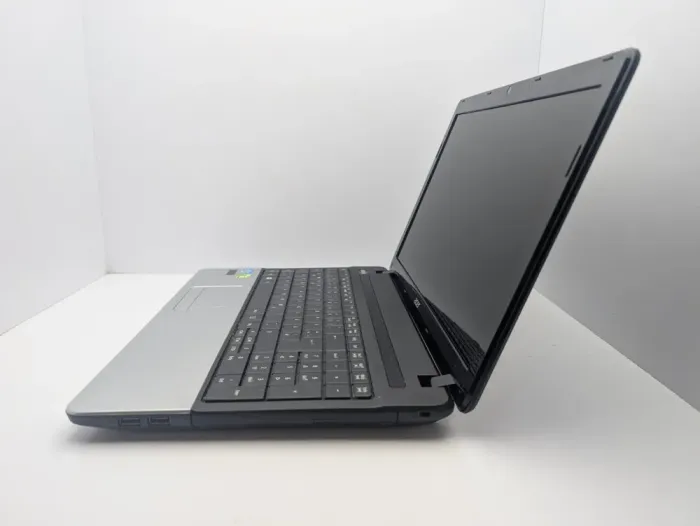 Ноутбук Acer Aspire E1-571G / 15.6" (1366x768) TN / Intel Core i3-3130M (2 (4) ядра по 2.6 GHz) / 8 GB DDR3 / 120 GB SSD / nVidia GeForce GT 710M, 2 GB DDR3, 64-bit / WebCam б/в - зображення 6