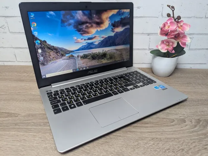 Ноутбук Asus K551L / 15.6" (1366x768) TN / Intel Core i3-4030U (2 (4) ядра по 1.9 GHz) / 8 GB DDR3 / 128 GB SSD / Intel HD Graphics 4400 / WebCam б/в - зображення 3