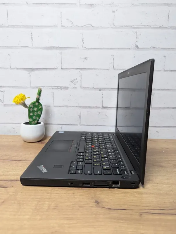 Нетбук Б-клас Lenovo ThinkPad X270 / 12.5" (1366x768) TN / Intel Core i5-6300U (2 (4) ядра по 2.4 - 3.0 GHz) / 8 GB DDR4 / 256 GB SSD / Intel HD Graphics 520 / WebCam / Два АКБ б/в - зображення 6