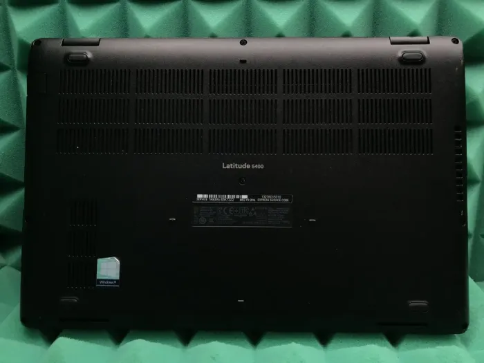 Ультрабук Б-клас Dell Latitude 5400 / 14" (1920x1080) IPS / Intel Core i5-8365U (4 (8) ядра по 1.6 - 4.1 GHz) / 8 GB DDR4 / 256 GB SSD / Intel UHD Graphics 620 / WebCam / USB 3.1 / HDMI / Windows 10 б/в - зображення 6