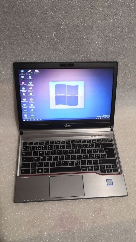 Ноутбук Fujitsu Lifebook E736 / 13.3" TN / Core i5-6300U (2(4) ядра по 2.4-3GHz) / 8GB DDR4 / 500GB HDD / HD Graphics 520 / WebCam б/в - зображення 3