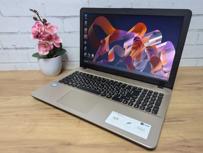 Ноутбук Б-клас Asus VivoBook X541U / 15.6" (1366x768) TN / Intel Core i3-6006U (2 (4) ядра по 2.0 GHz) / 8 GB DDR3 / 128 GB SSD / Intel HD Graphics 520 / WebCam б/в - зображення 4
