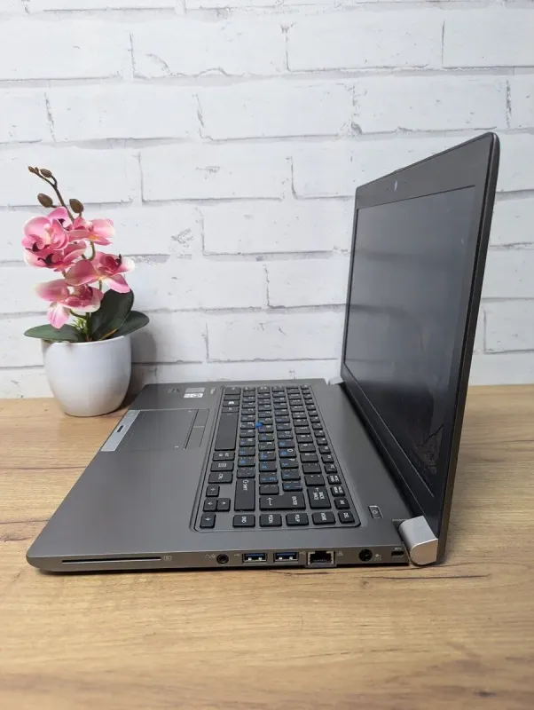 Ноутбук Toshiba Tecra Z40-A-187 / 14" (1366x768) TN / Intel Core i5-4310U (2 (4) ядра по 2.0 - 3.0 GHz) / 8 GB DDR3 / 128 GB SSD / Intel HD Graphics 4400 / WebCam б/в - зображення 4
