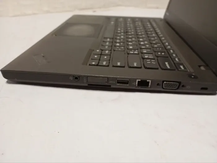 Ультрабук Б-клас Lenovo ThinkPad T440 / 14" (1366x768) TN / Intel Core i5-4300U (2 (4) ядра по 1.9 - 2.9 GHz) / 8 GB DDR3 / 256 GB SSD / Intel HD Graphics 4400 / WebCam б/в - зображення 6