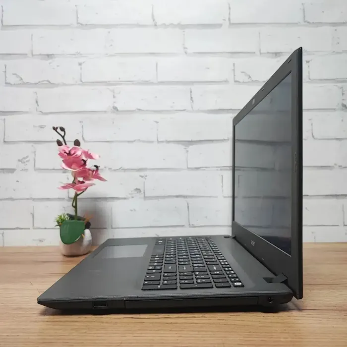 Ноутбук Б-клас Acer Aspire E5-573 / 15.6" (1920x1080) TN / Intel Core i5-4210U (2 (4) ядра по 1.7 - 2.7 GHz) / 12 GB DDR3 / 256 GB SSD / Intel HD Graphics 4400 / WebCam / VGA б/в - зображення 6