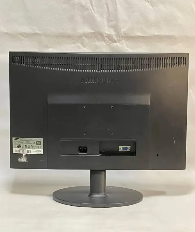 Монітор Б-клаc Samsung SyncMaster E2220NW / 22" (1680x1080) TN / VGA / VESA 75x75 + Кабель живлення б/в - зображення 8