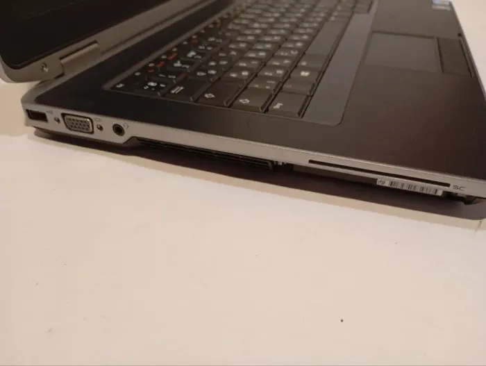 Ноутбук Б-клас Dell Latitude E6430 / 14" (1366x768) TN / Intel Core i5-3340M (2 (4) ядра по 2.7 - 3.4 GHz) / 8 GB DDR3 / 500 GB HDD / Intel HD Graphics 4000 / WebCam б/в - зображення 4