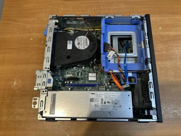 Комп'ютер Dell OptiPlex 7070 SFF / Intel Core i5-9500 (6 ядер по 3.0 - 4.4 GHz) / 8 GB DDR4 / 120 GB SSD / Intel UHD Graphics 630 / 200W / DisplayPort б/в - зображення 6