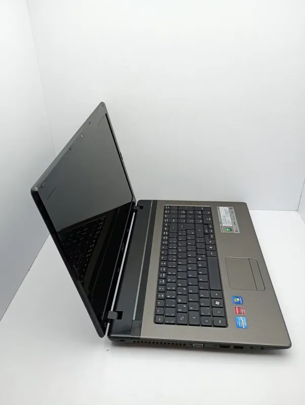 Ноутбук Acer Aspire 7750G / 17.3" (1600x900) TN / Intel Core i5-2410M (2 (4) ядра по 2.3 - 2.9 GHz) / 8 GB DDR3 / 1000 GB HDD / Intel HD Graphics 3000 / WebCam б/в - зображення 3