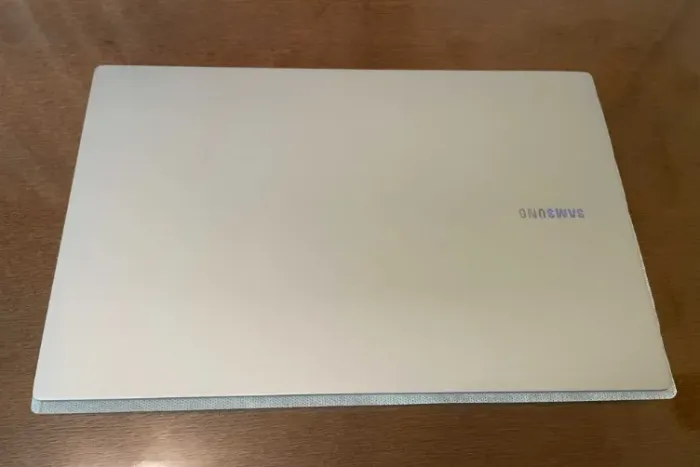 Ультрабук Samsung Galaxy Book4 / 15.6" (1920x1080) IPS / Intel Core 7 150U (10 (12) ядер по 4.0 - 5.4 GHz) / 16 GB DDR4 / 512 GB SSD / Intel Graphics / WebCam б/в - зображення 3