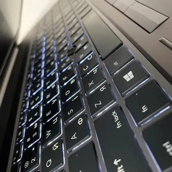 Мобільна робоча станція Б-клас HP ZBook 15 G5 / 15.6" (1920x1080) IPS / Intel Core i7-8850H (6 (12) ядер по 2.6 - 4.3 GHz) / 32 GB DDR4 / 512 GB SSD / nVidia Quadro P1000, 4 GB GDDR5, 256-bit / WebCam / TouchID б/в - зображення 8