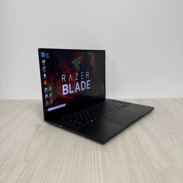 Ігровий ноутбук Б-клас Razer Blade 15 RZ09-0409 / 15.6" (1920x1080) IPS / Intel Core i7-10875H (8 (16) ядер по 2.3 - 5.1 GHz) / 16 GB DDR4 / 1000 GB SSD NVMe / nVidia GeForce RTX 2080 Super Max-Q, 8 GB GDDR6, 256-bit / WebCam б/в - зображення 4