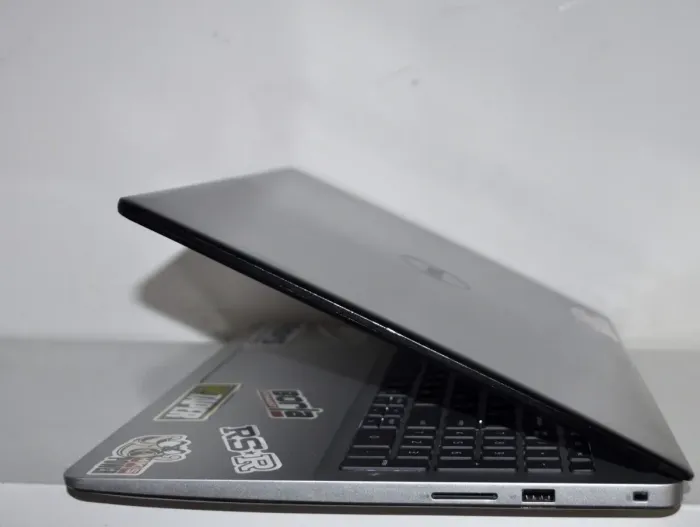 Ультрабук Б-клас Dell Inspiron 15 5593 / 15.6" (1920x1080) IPS / Intel Core i5-1035G1 (4 (8) ядер по 1.0 - 3.6 GHz) / 16 GB DDR4 / 512 GB SSD/ Intel UHD Graphics / WebCam / Windows 11 Pro б/в - зображення 7