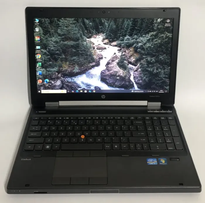 Мобільна робоча станція HP EliteBook 8560w / 15.6" (1920x1080) TN / Intel Core i7-2820QM (4 (8) ядра по 2.3 - 3.4 GHz) / 8 GB DDR3 / 256 GB SSD / nVidia Quadro 1000M, 2 GB DDR3, 128-bit / WebCam / DVD-ROM б/в - зображення 2
